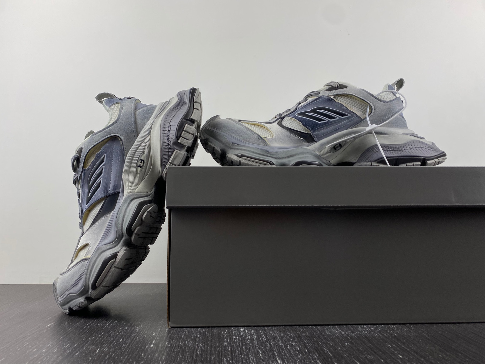 bc cargo sneaker