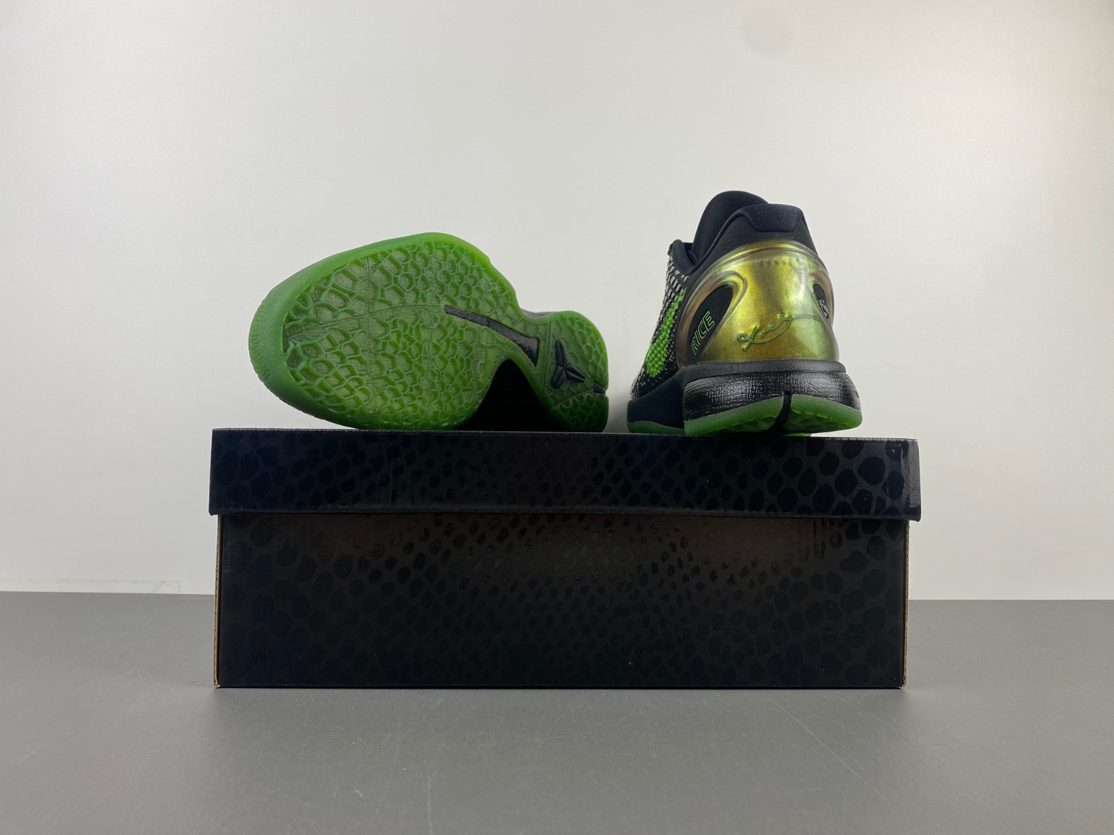 Nike Zoom Kobe 6 Supreme 