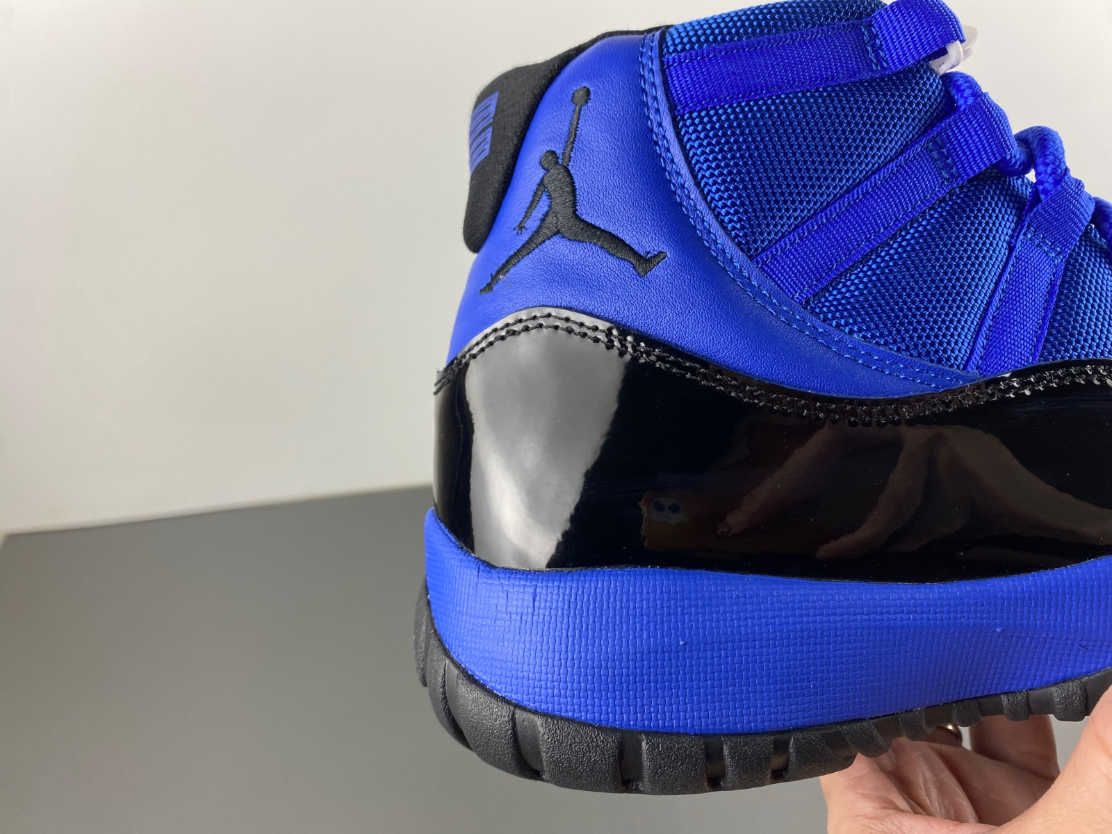 AIR JORDAN 11
