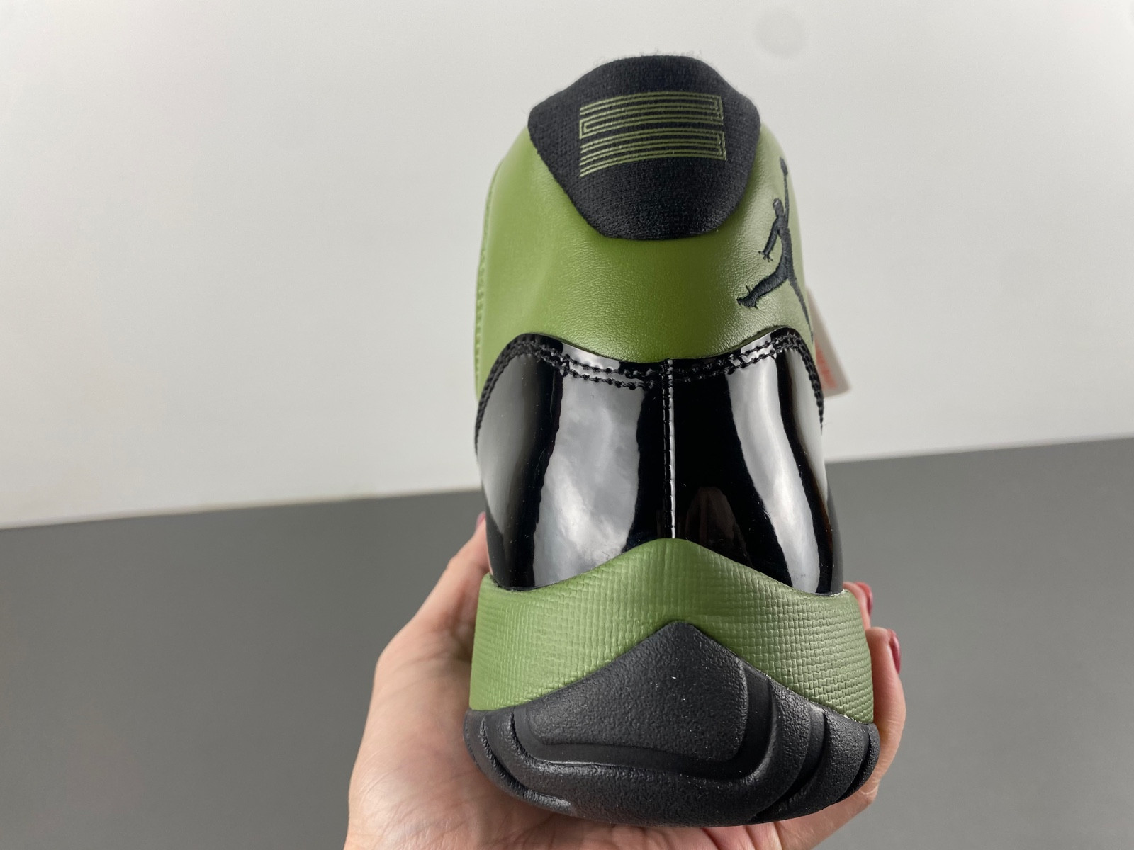 AIR JORDAN 11