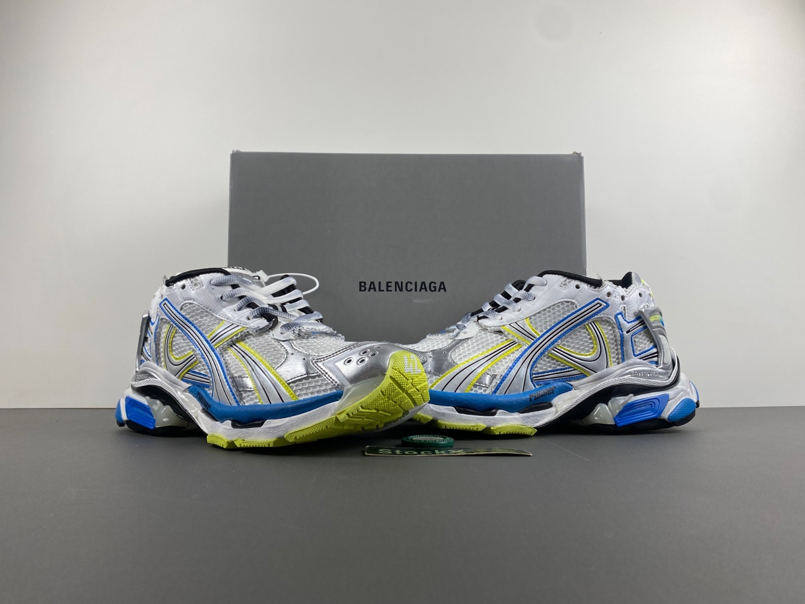 Ba*len*cia*ga runner sneaker
