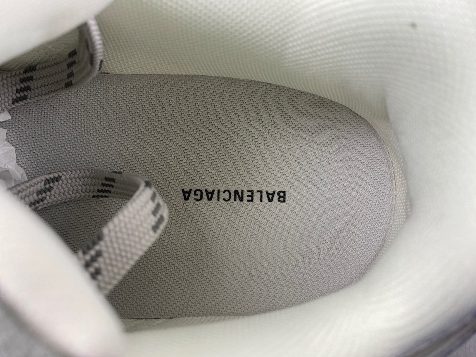 bc cargo sneaker