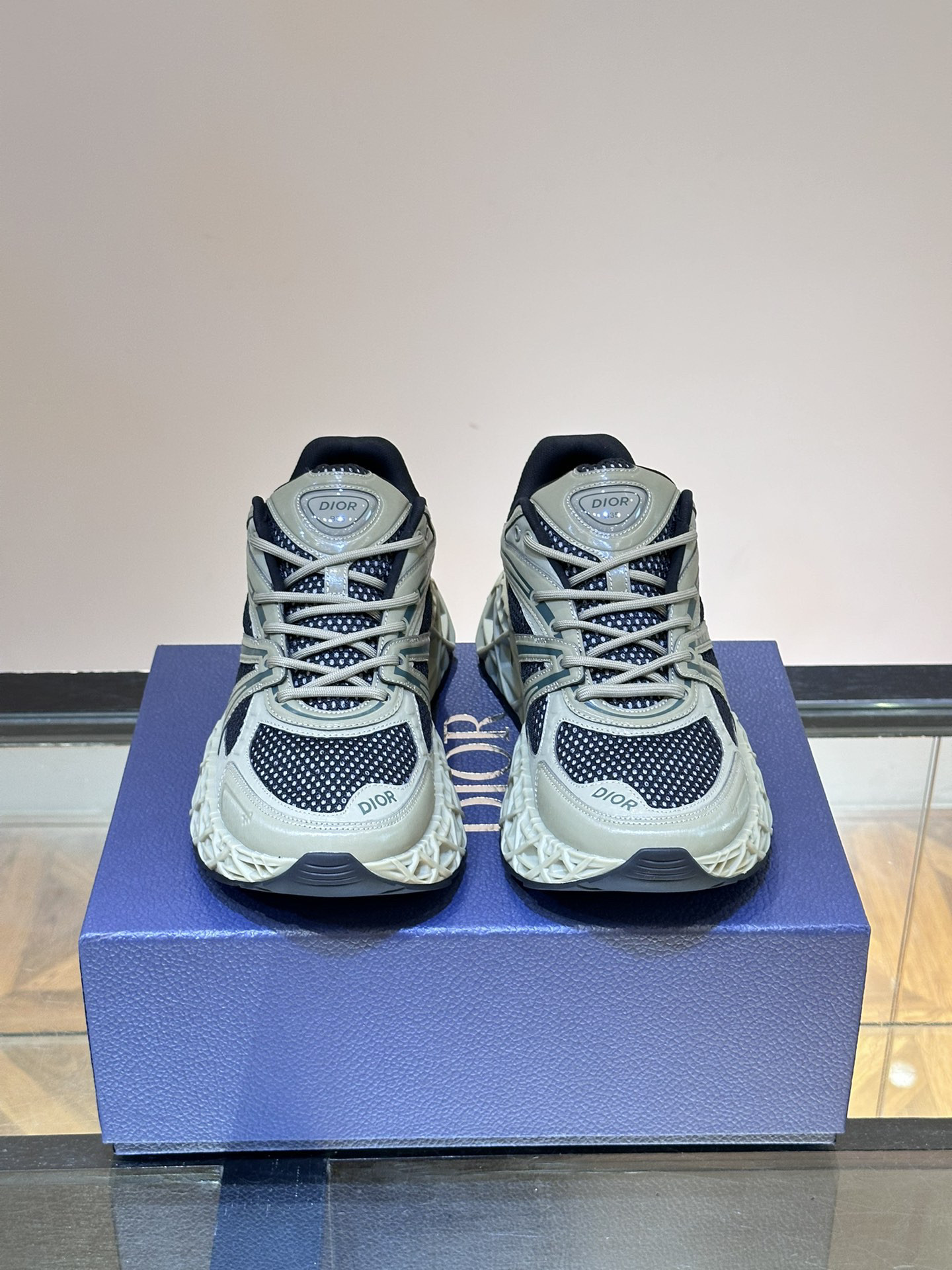 DIO* SNEAKER