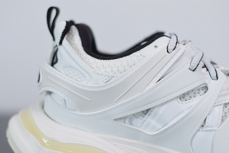 bc track sneaker