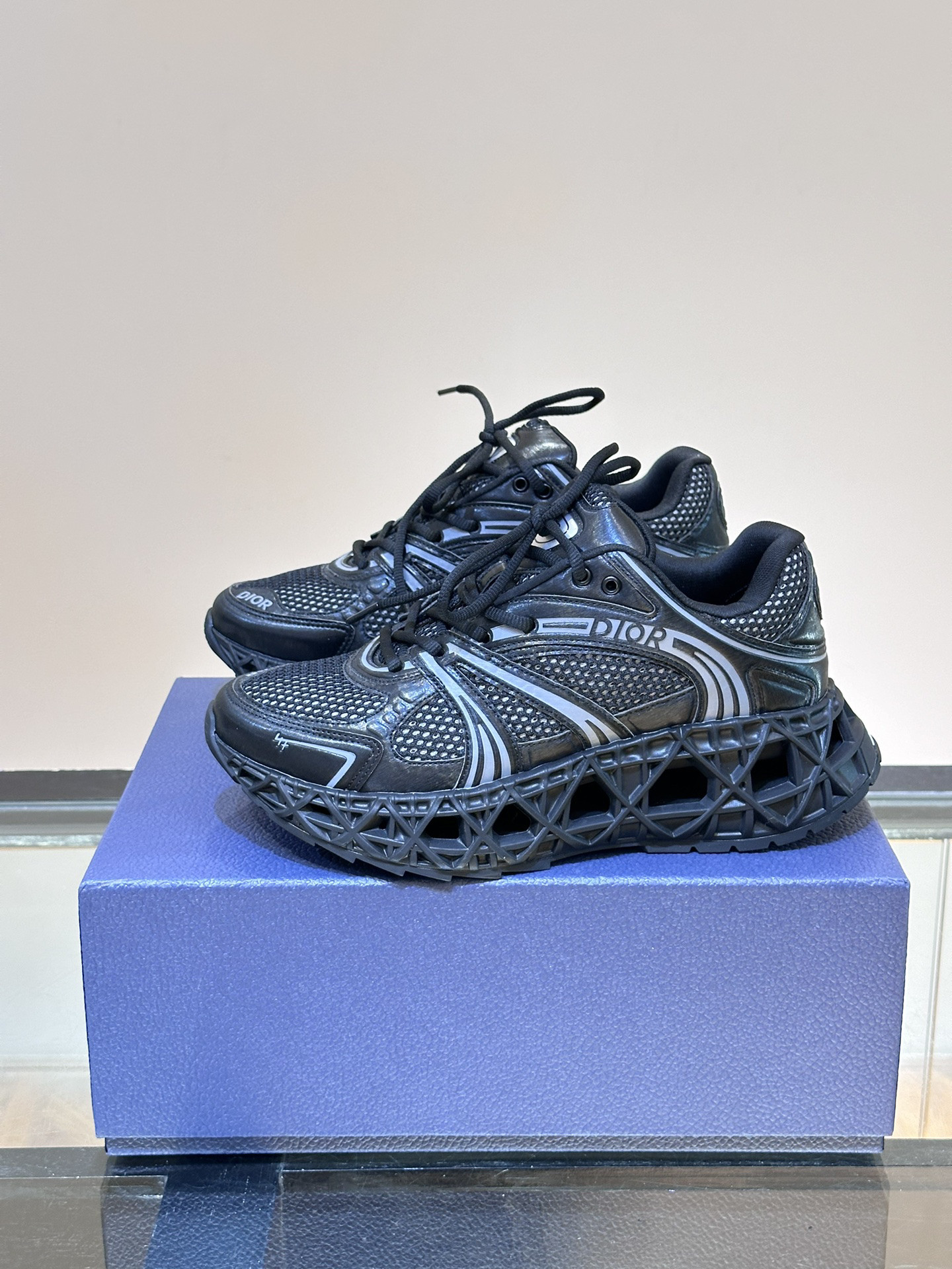DIO* SNEAKER
