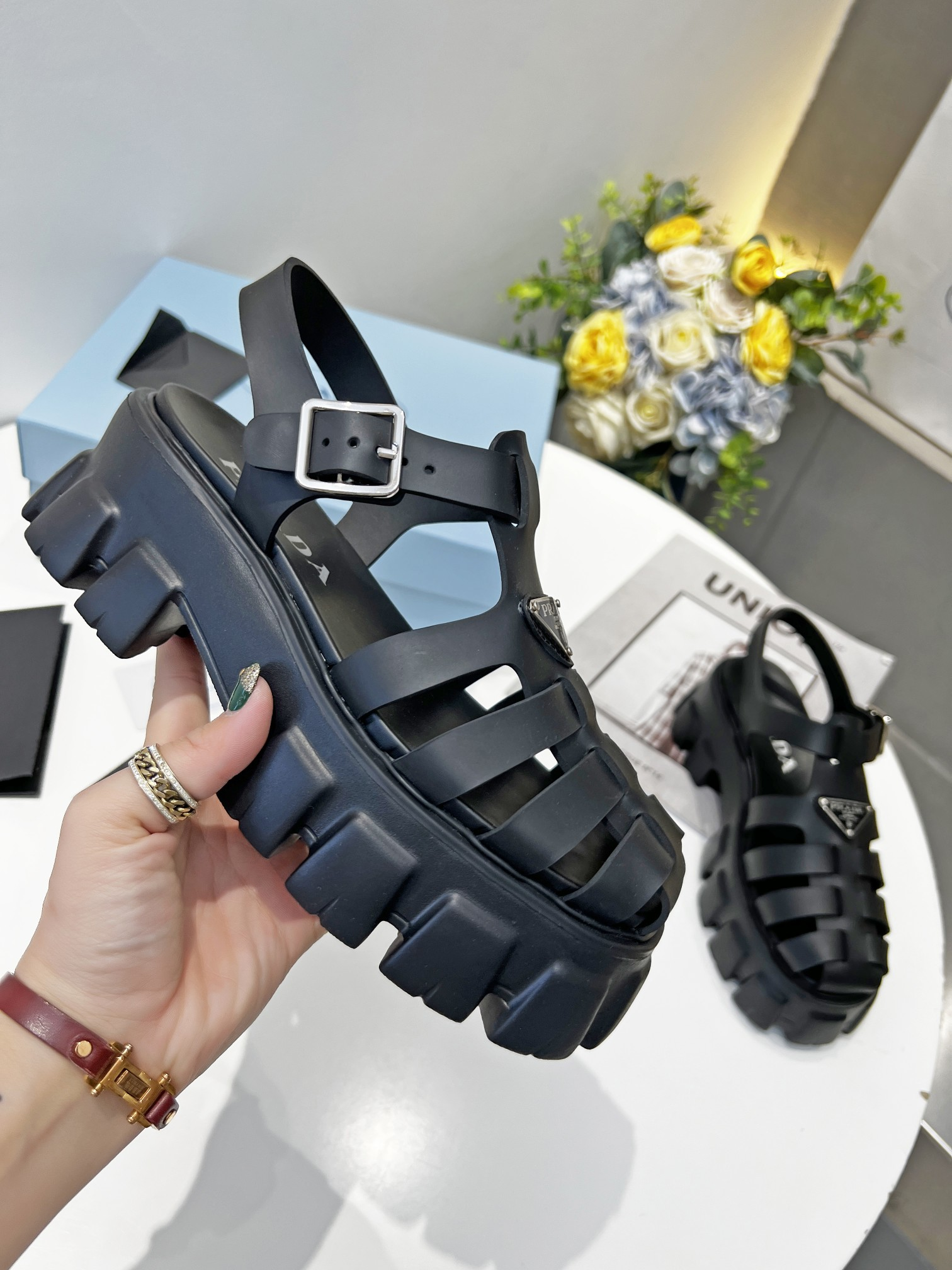 Pra*a sandals