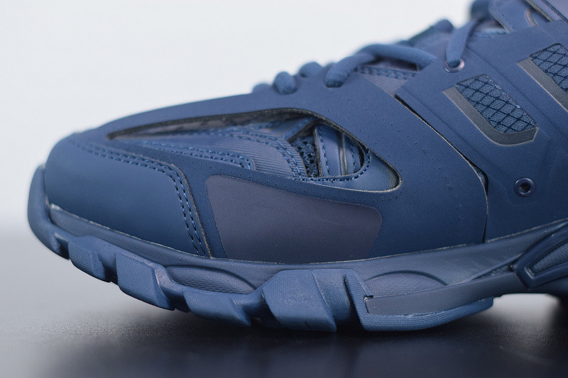 bc track sneaker
