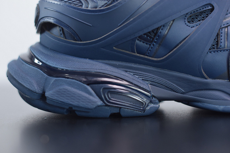 bc track sneaker