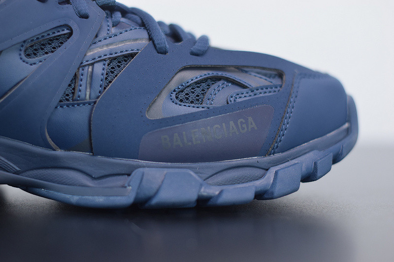 bc track sneaker