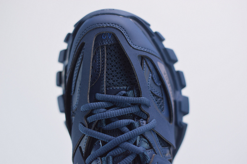 bc track sneaker
