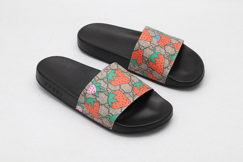 g*u*i sandals