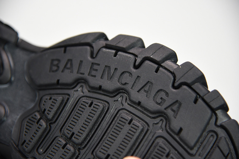 bc track sneaker