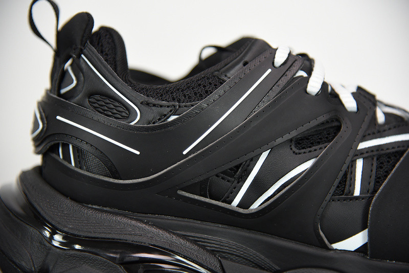 bc track sneaker