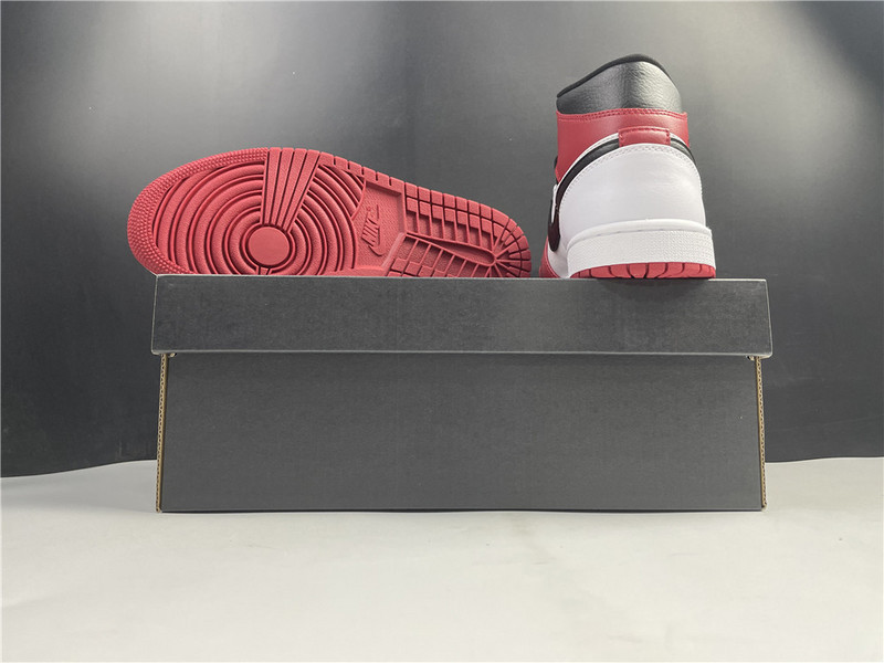 air jordan 1 mid chicago (2020) 554724-173