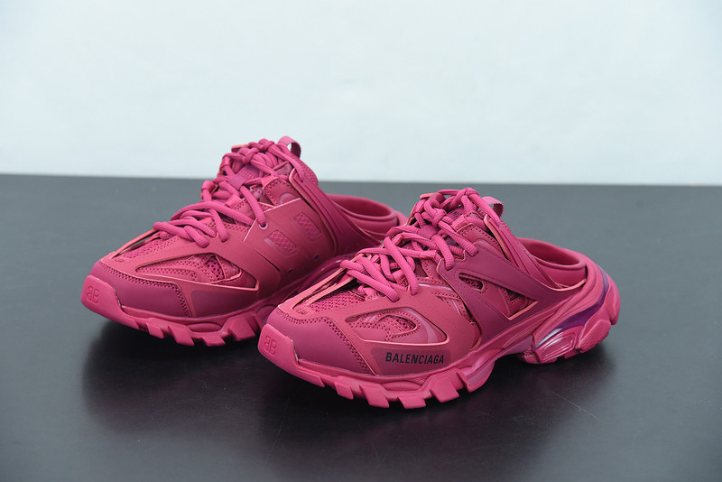 bc track sneaker