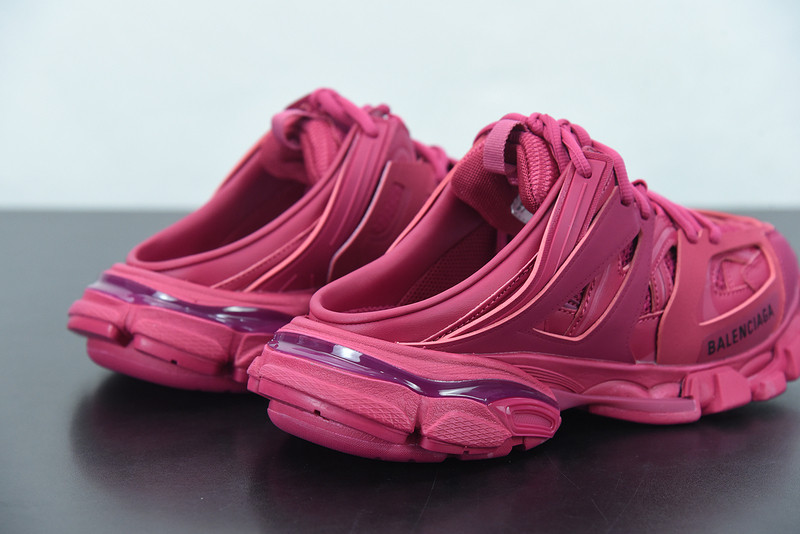 bc track sneaker