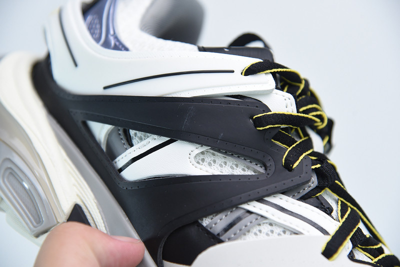 bc track sneaker