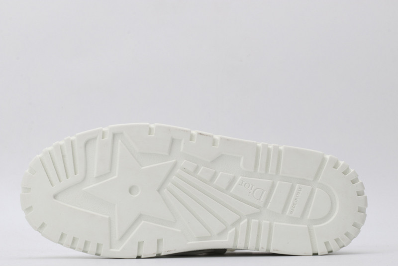 dio* sneaker