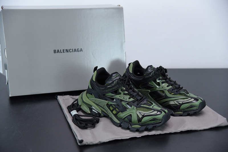 bc track sneaker