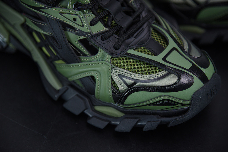 bc track sneaker
