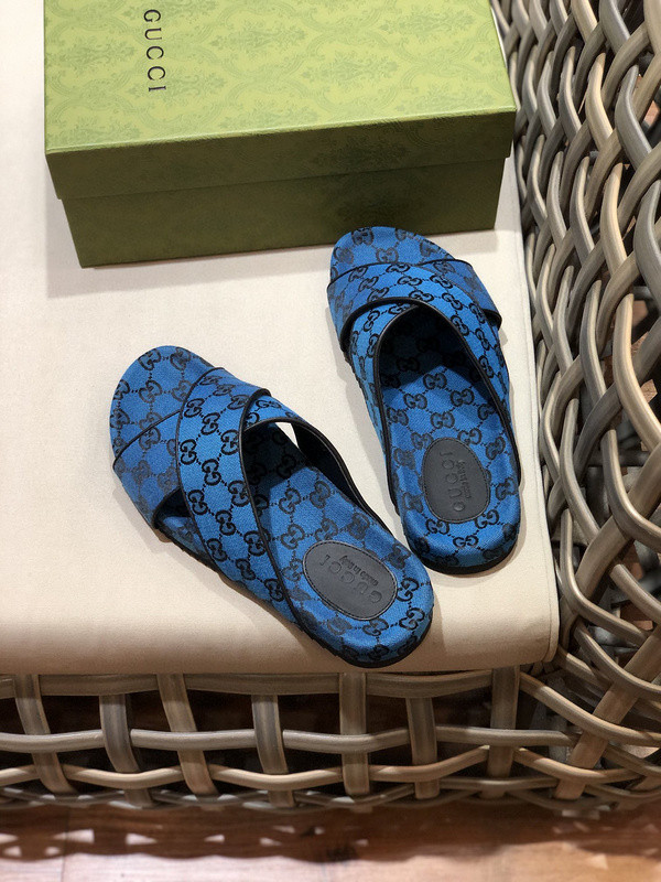 g*u*i sandals
