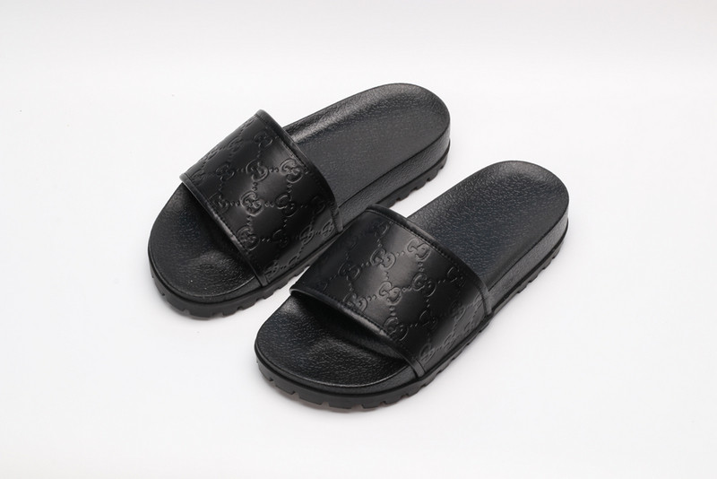 g*u*i sandals