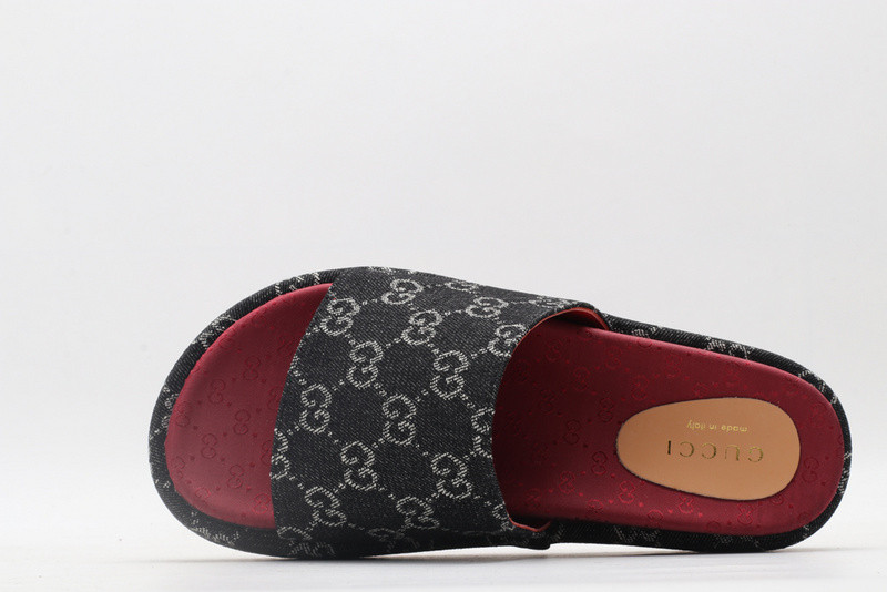 g*u*i sandals