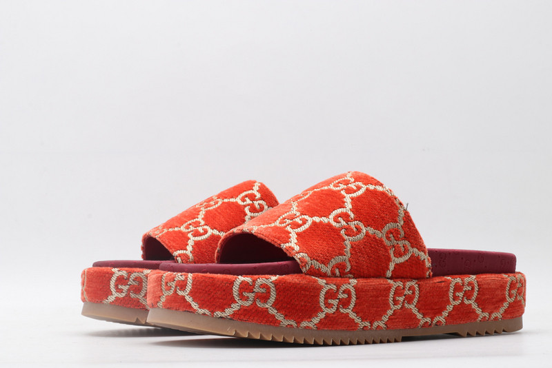 g*u*i sandals