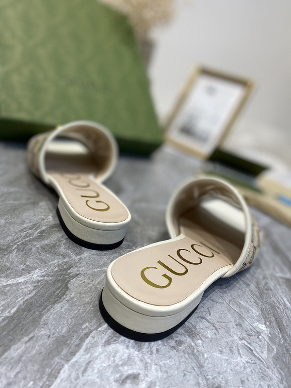 g*u*i sandals