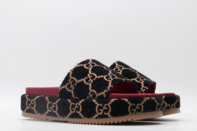 g*u*i sandals