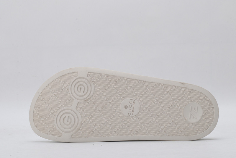 g*u*i sandals