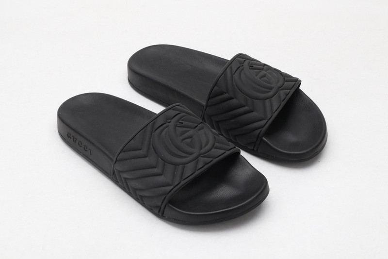 g*u*i sandals