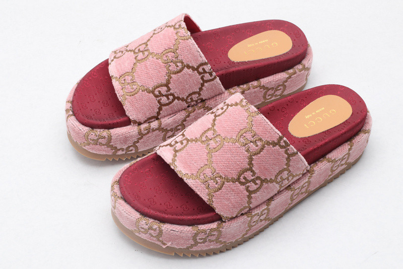 g*u*i sandals