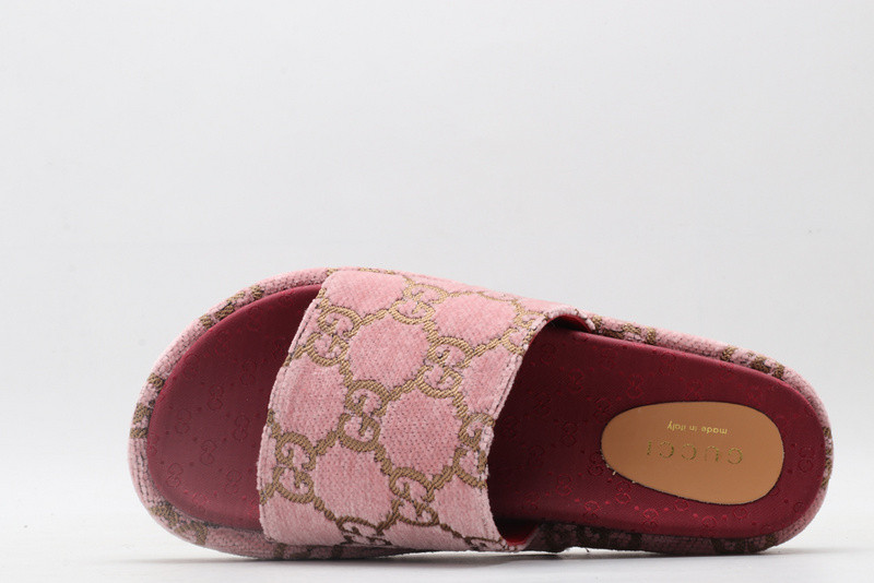 g*u*i sandals