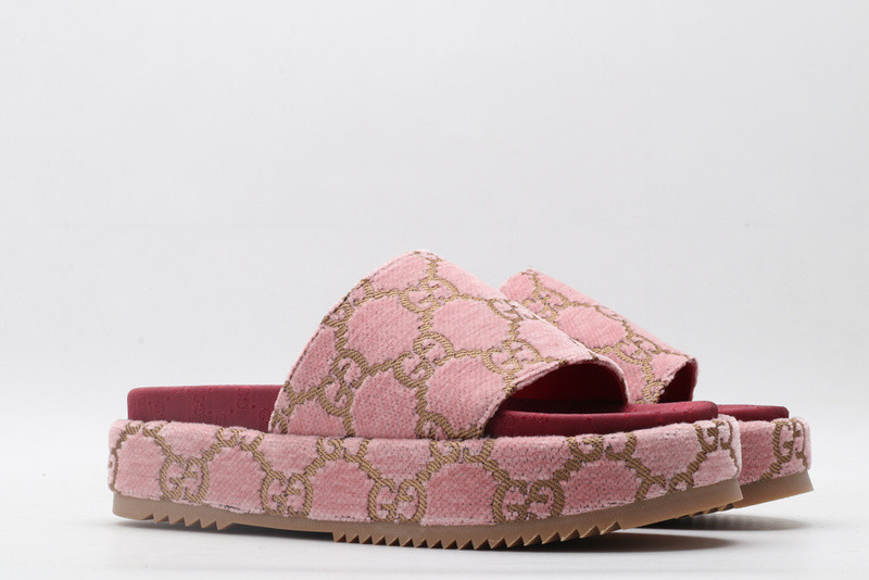 g*u*i sandals