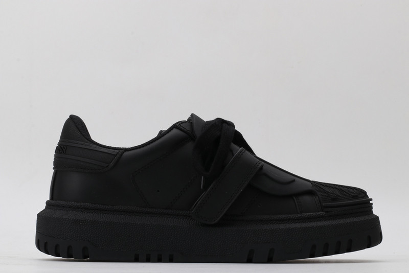 dio* sneaker