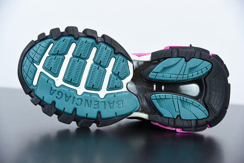 bc track sneaker