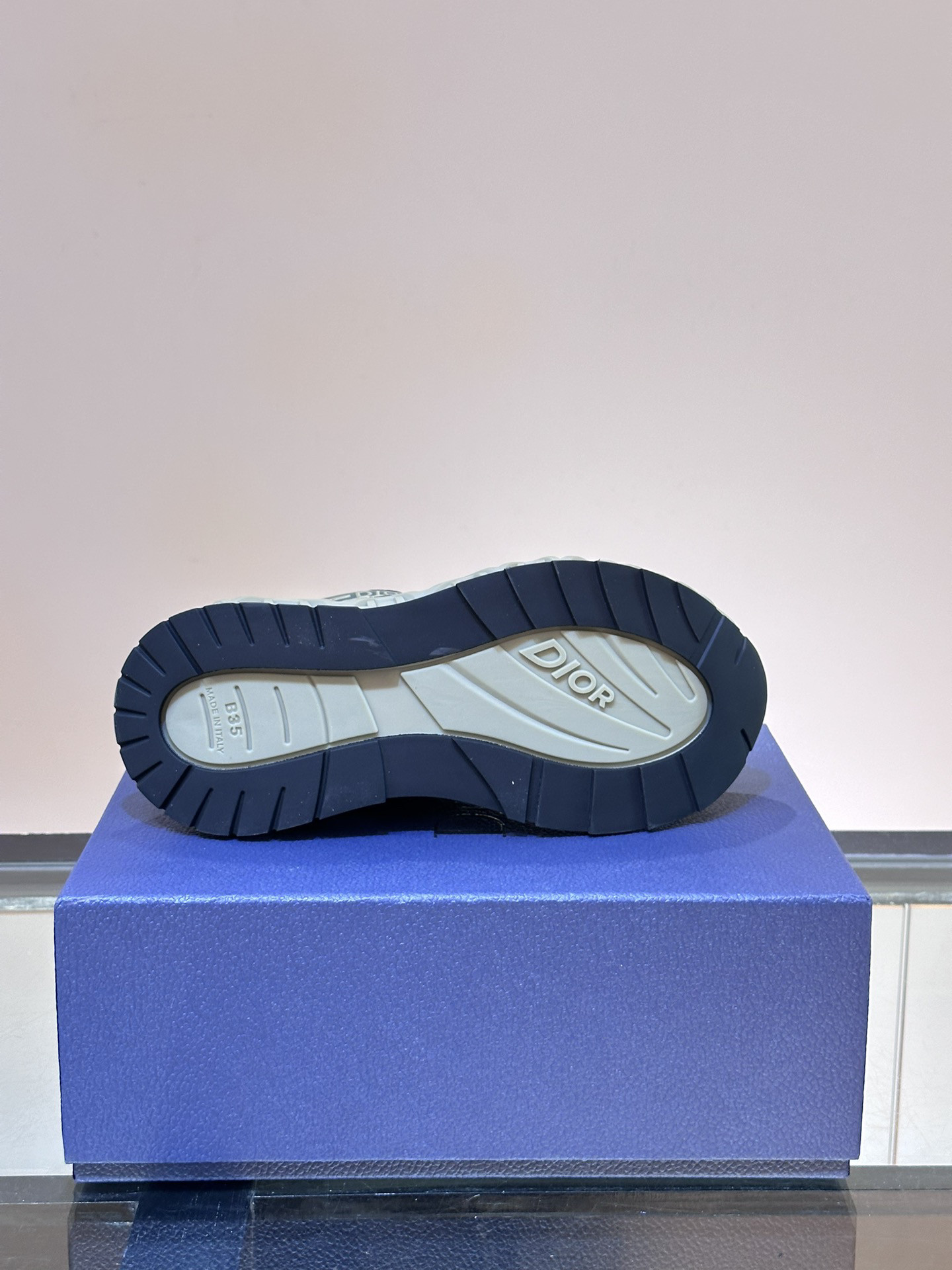 DIO* SNEAKER