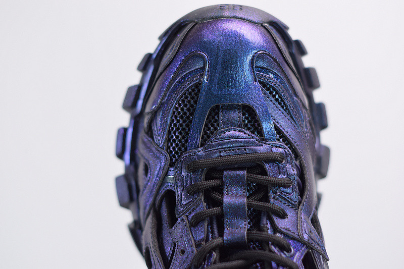 bc track sneaker
