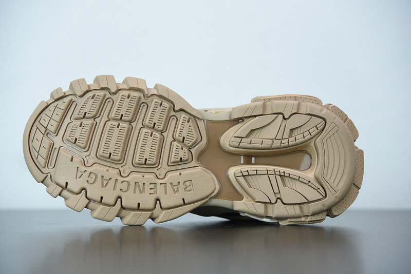bc track sneaker
