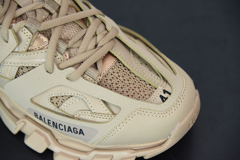 bc track sneaker