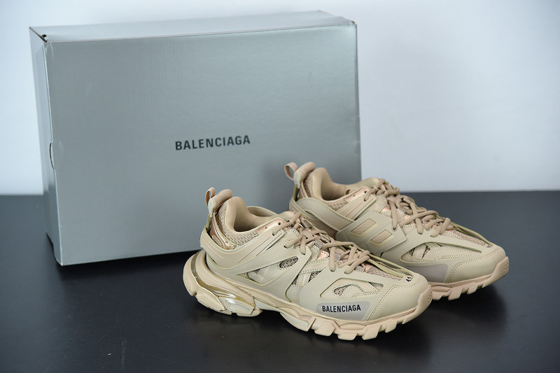 bc track sneaker