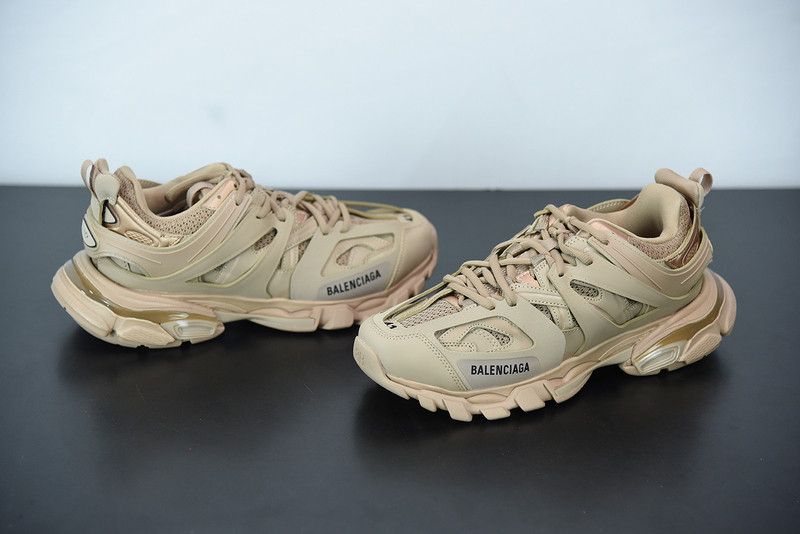 bc track sneaker