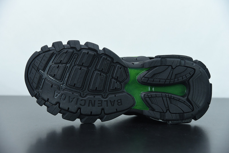 bc track sneaker