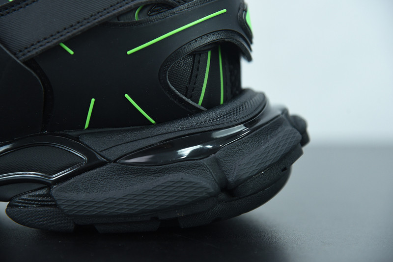 bc track sneaker