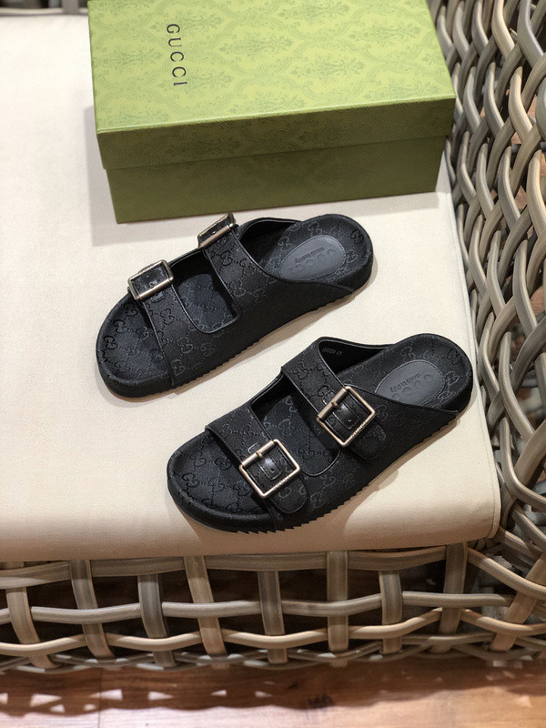 g*u*i sandals