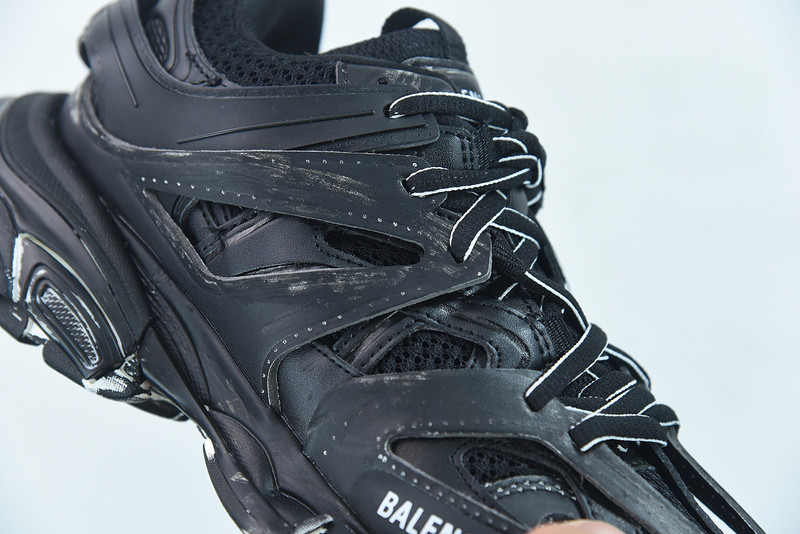 bc track sneaker