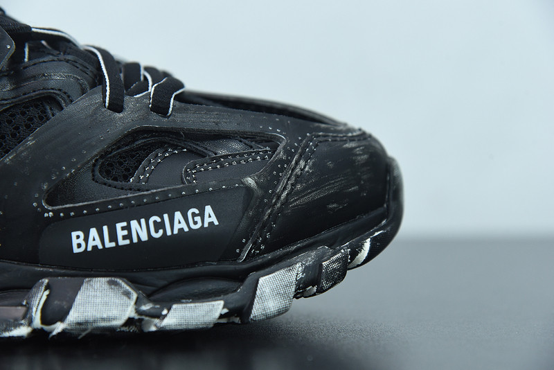 bc track sneaker