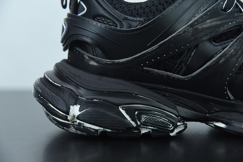 bc track sneaker
