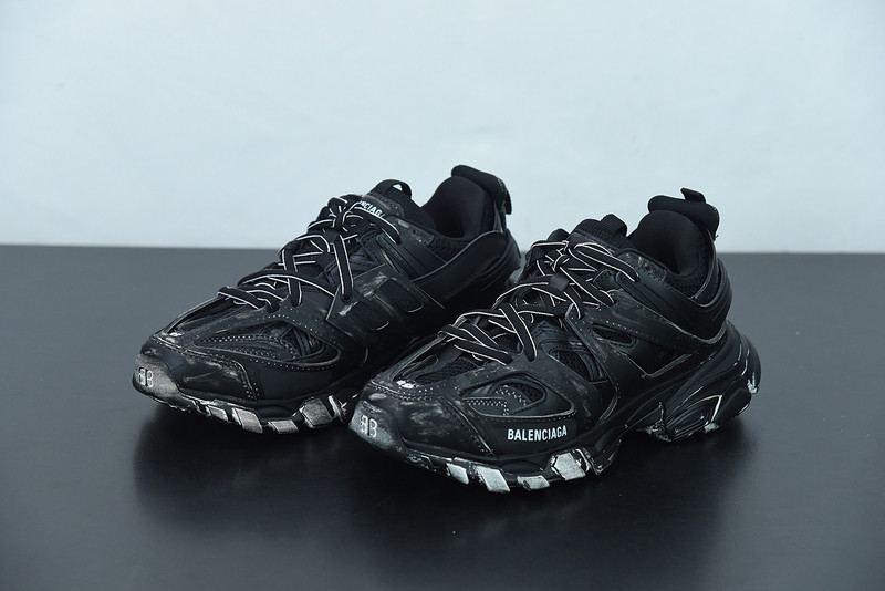 bc track sneaker